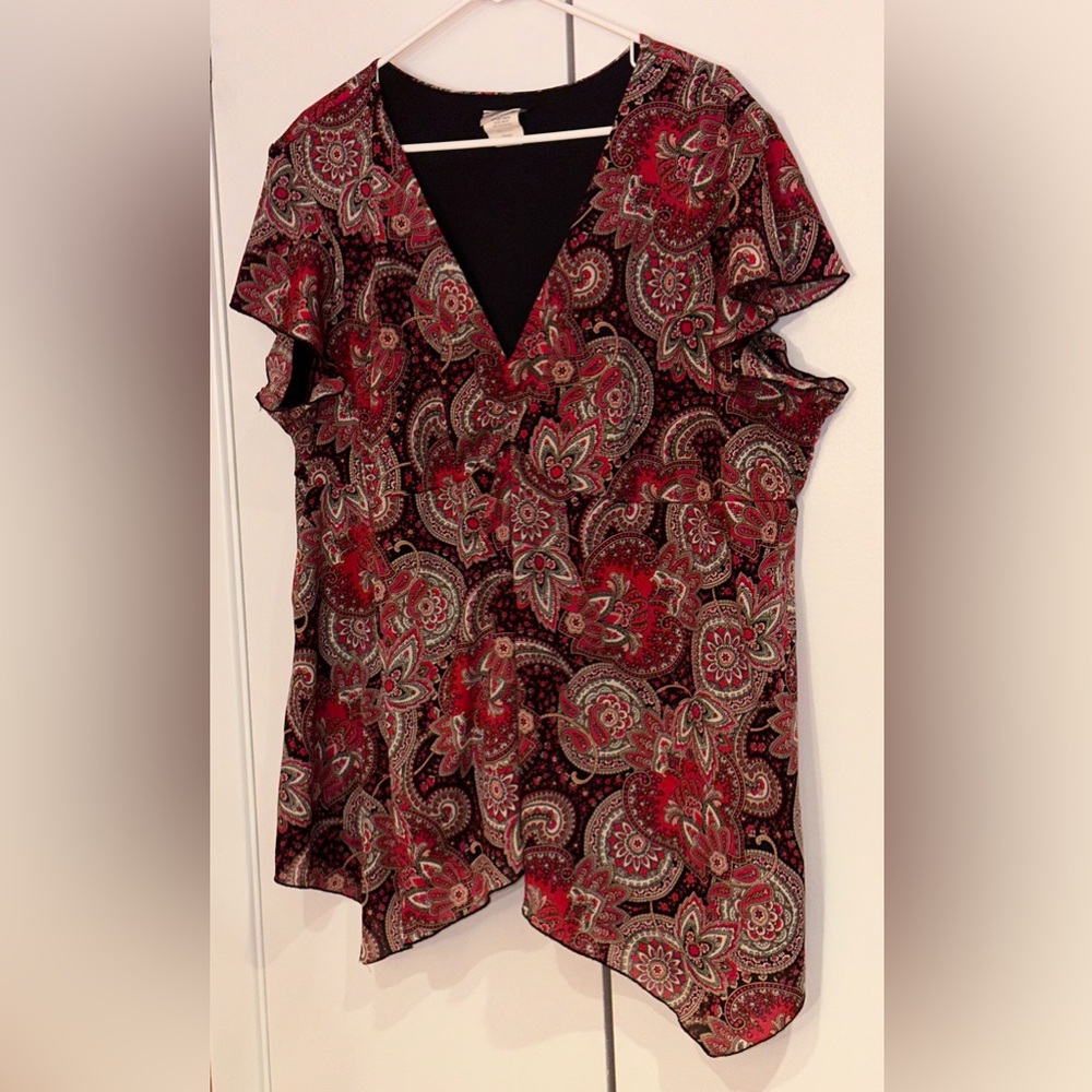 Fashion Bug V-Neck Women's Blouse.  Size 30/32